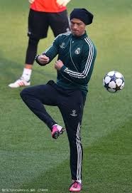 肯·葛瑞菲在加盟水手后的首场正式比赛中击出二垒安打