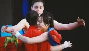 🚨🍒 切尔西帅位传闻缠身，安多尼·伊劳拉表态：我在伯恩茅斯非常开心，目前的问题与这些无关。 来源：转会专家罗马诺