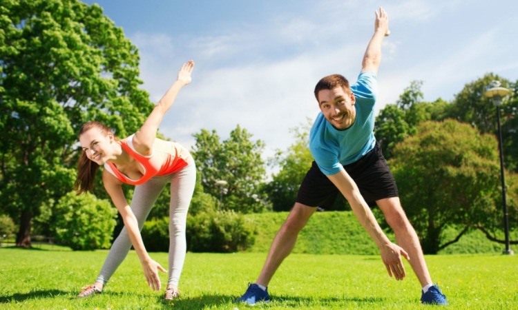 世体：阿隆索回归获利物浦球迷热烈欢迎，阿诺德却遭嘘声相待